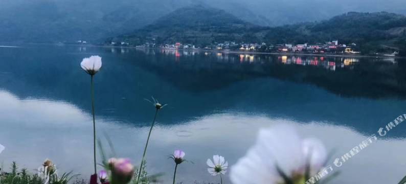 雷波马湖马老五度假村图片