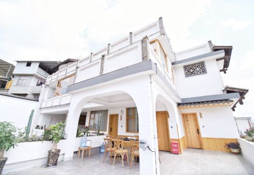 autumn inn Over view