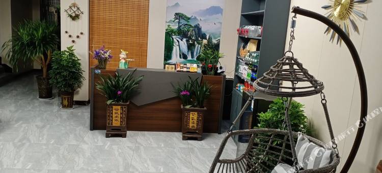 开封洪媛精品民宿(宋城路站店)图片