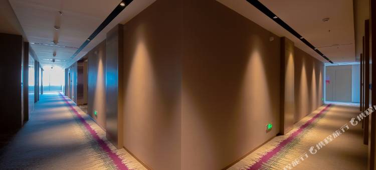 客世界轻奢酒店(贵港客世界商场高铁站店)图片