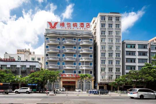 维也纳酒店(泉州晋江湖光路万达广场店)