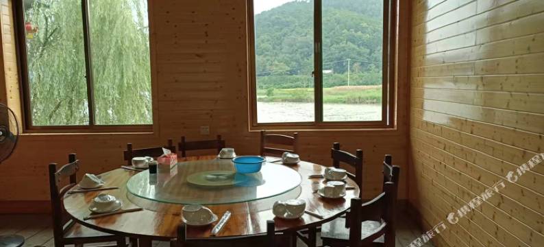 阳山山映河畔民宿图片
