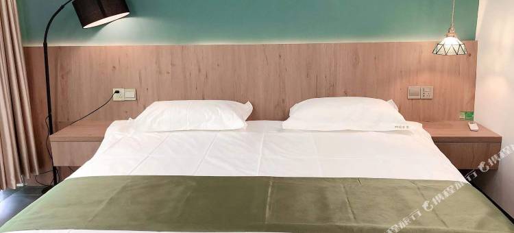 四月菁菁民宿图片