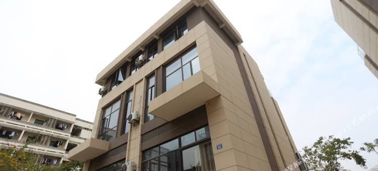 奕东电竞酒店(华天涉外职业技术学院南洋职业学院店)图片