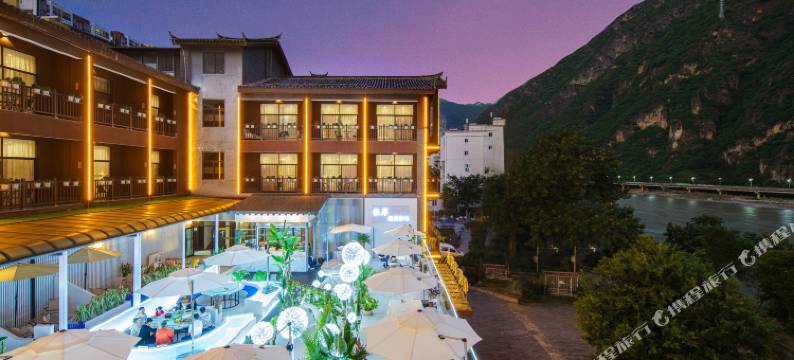 泸水佐岸酒店(怒江西岸江边商业广场店)图片