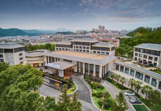 上犹格兰云天大酒店外景图