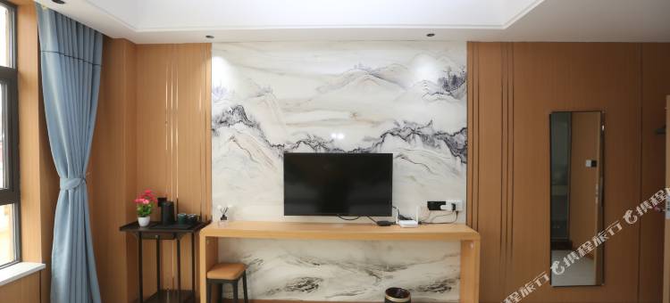 久治卫央坚酒店图片