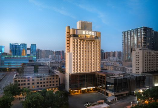 石家庄北国商城南三条步行街亚朵酒店外景图