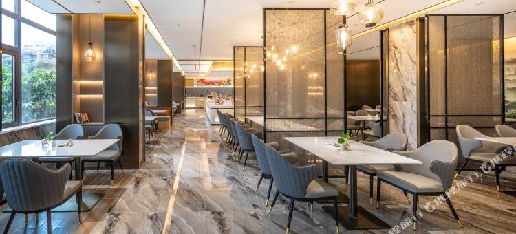 重庆江北机场回兴轻轨站亚朵酒店图片