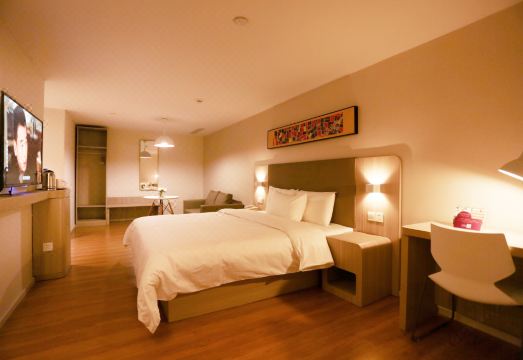 HanTing Hotel (Jingxing County Weixin Road) Hotel Overview