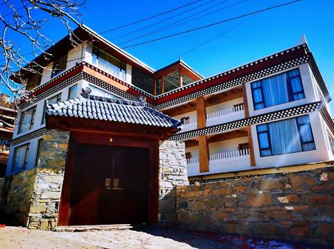 马尔康夏央民宿