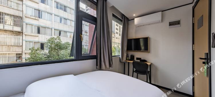 青季酒店MINI(交三桥地铁站昆明老街店)图片