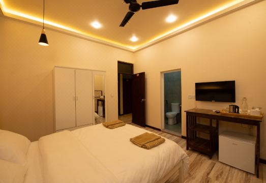 The Bilimbi Guesthouse and Inn Hotel Overview