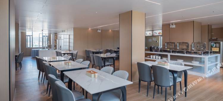 泸西禾尔曼酒店(锦辉广场店)图片