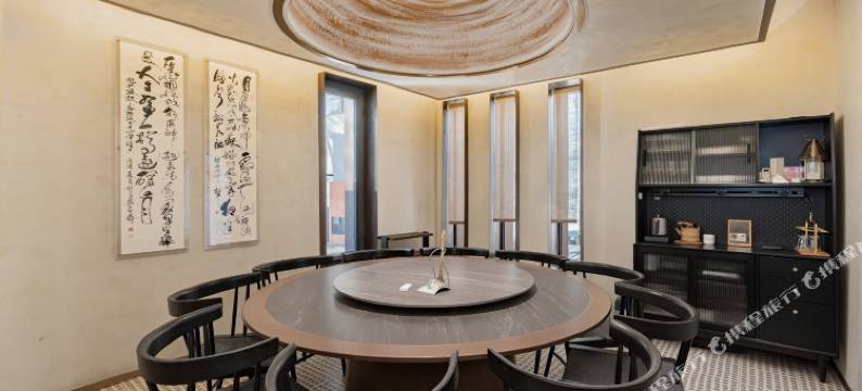 麓引泊森酒店(苏宁广场阿尔丁植物园店)图片