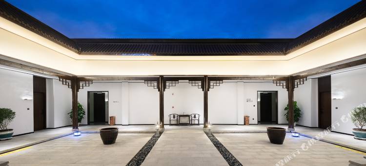 陌上轻宿酒店(栾川老君山凤凰天街店)图片