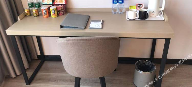 金堂淮口枫领假日酒店图片