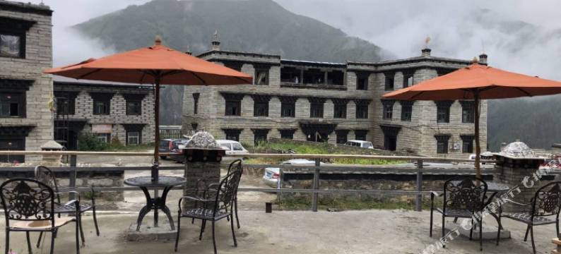 稻城亚丁藏亚文化酒店图片