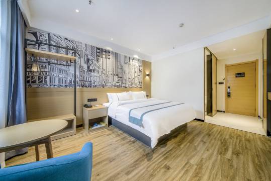 城市快捷酒店(武汉客厅极地海洋公园店)