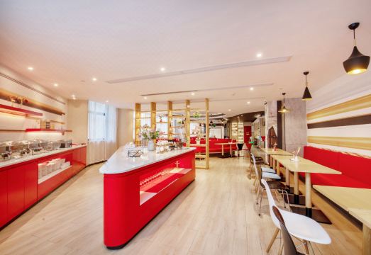 Ibis Hotel (Chongqing Jiefangbei Pedestrian Street  Hongyadong) Hotel Overview