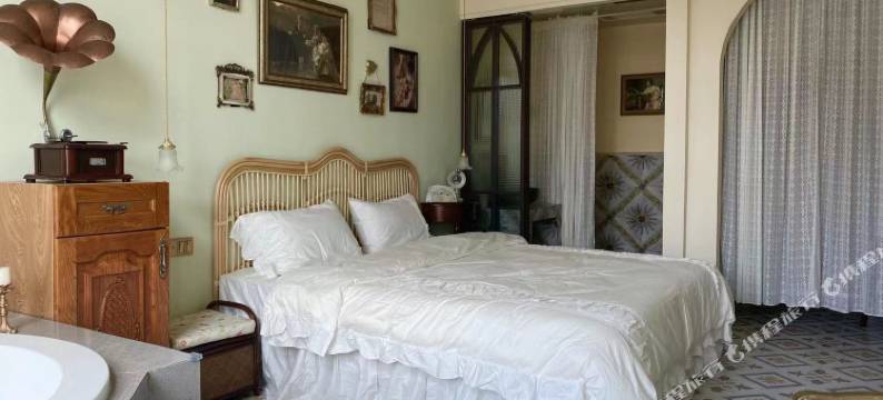 Romance is here 油画设计美宿图片