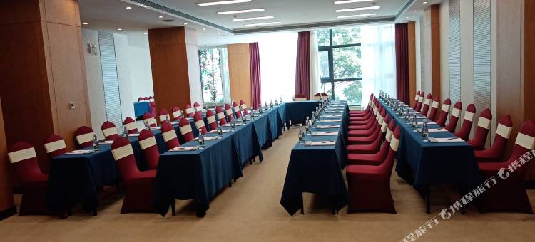 云南维居金鹰大酒店(昆明火车站国际会展中心店)图片