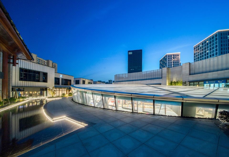 Landison Hotel LinanHotel Overview