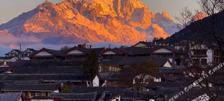 如沐清风·屋顶露台l见山·花涧雅舍(丽江古城店)图片