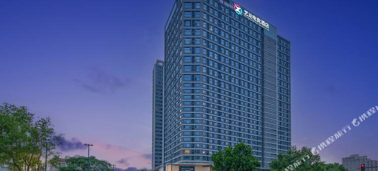 艺龙电竞酒店(郑州二七万达齐礼阎地铁站店)图片