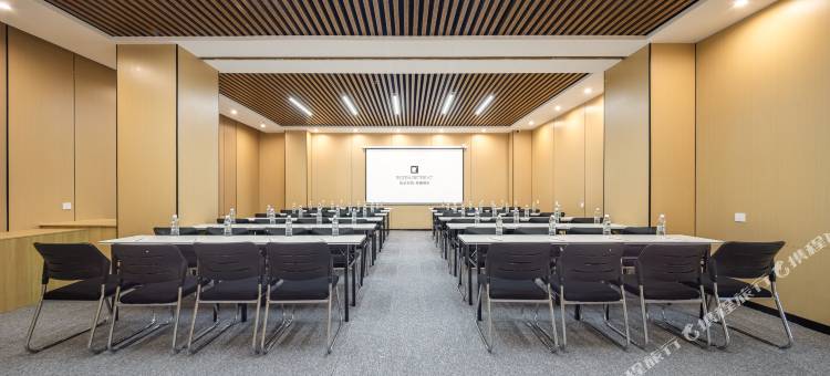 赛里木湖丽呈别院湘疆假日酒店图片