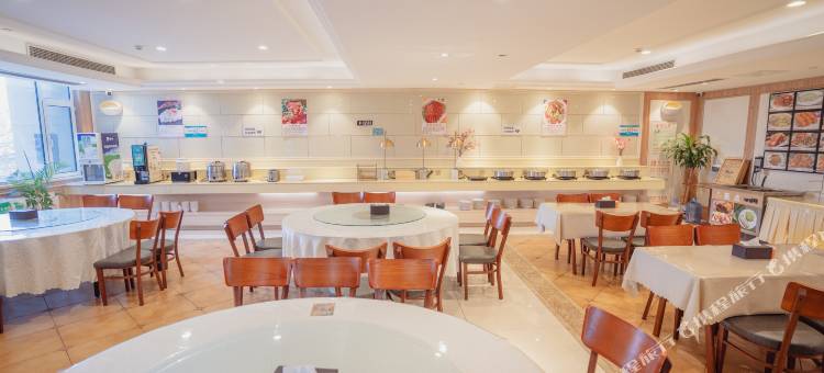 艺龙万国酒店(济南山东国际会展中心匡山汽车大世界店)图片