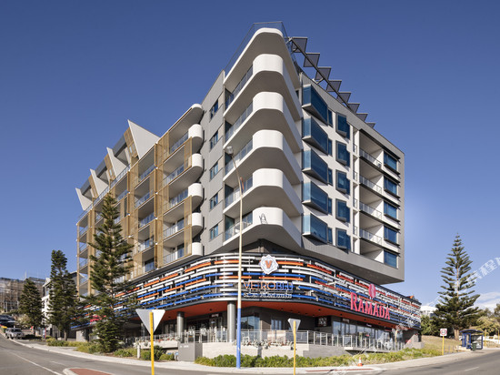 珀斯维特罗布鲁士嘉堡海滩华美达酒店