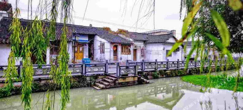乌镇河边宅院人家图片