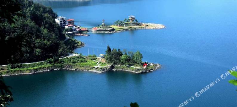 雷波马湖马老五度假村图片