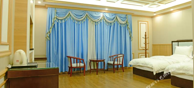 若尔盖岭域净土酒店图片