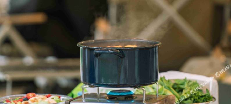 峨眉山谜途露营图片