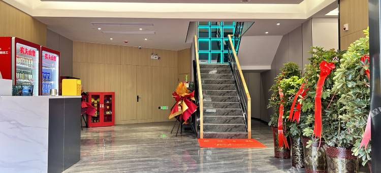 新蔡南岸电竞酒店(月亮湾公园店)图片