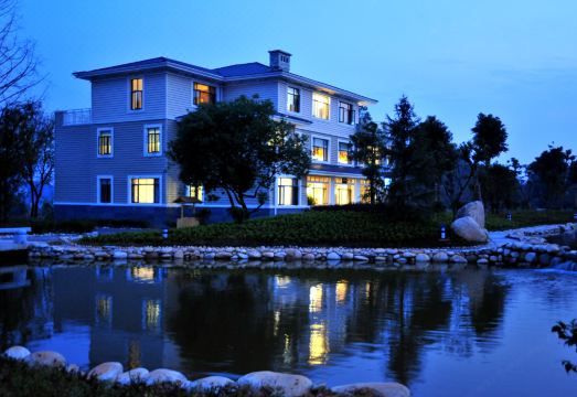 Jiayushan Lake Hot Spring Resort Hotel Hotel Overview