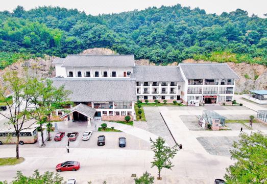 龙溪山居酒店外景图