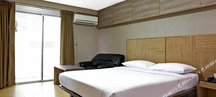 瓦塔纳酒店(Watana Hotel)图片