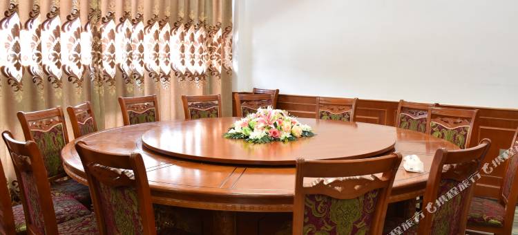 石渠邕康大酒店图片