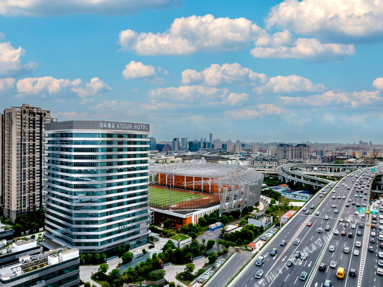 上海大宁市北高新园区亚朵酒店