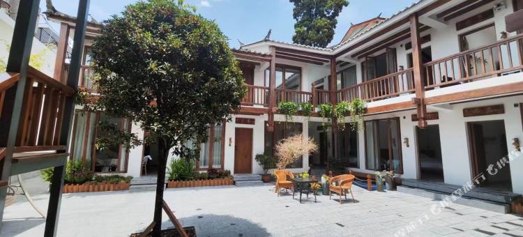 栖岸·Sunshine奢居半山古城全景美宿图片