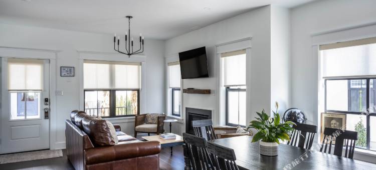 鸡舍(The Hen Houses)图片