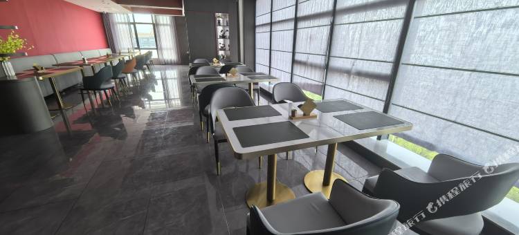 CEO·向岸酒店(金华大堰河街轻轨站万达广场店)图片