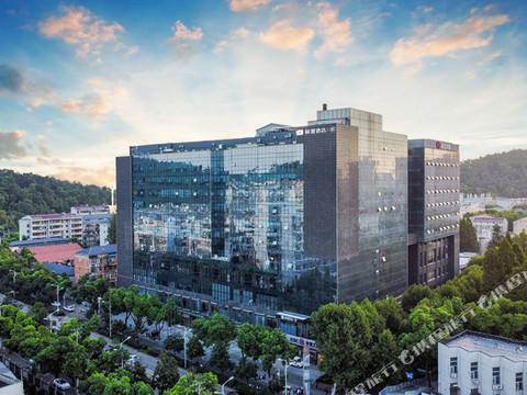 丽橙酒店·智(武汉光谷广场地质大学店)