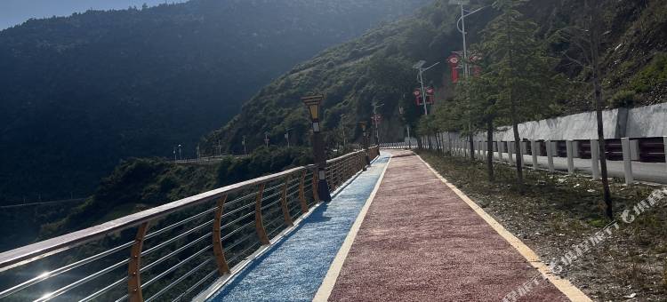 观山阅梅里智能民宿图片