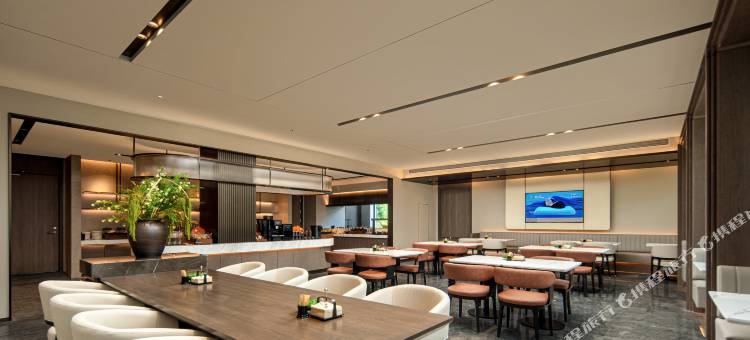 威海站韩乐坊不夜城亚朵酒店图片