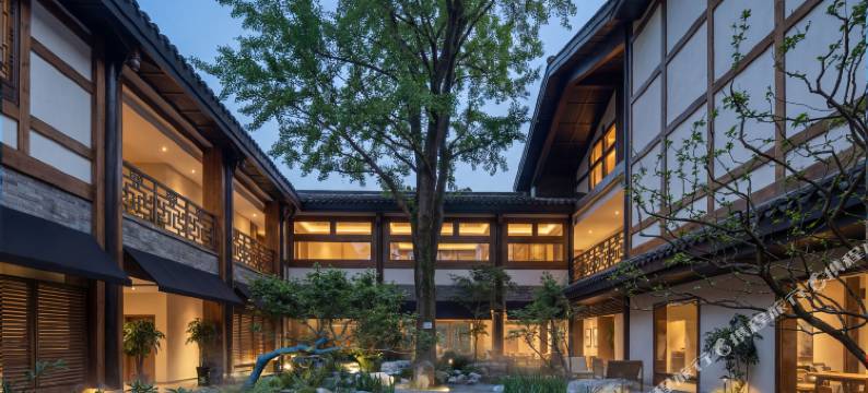 熊猫来了院子酒店(都江堰景区南桥店)图片