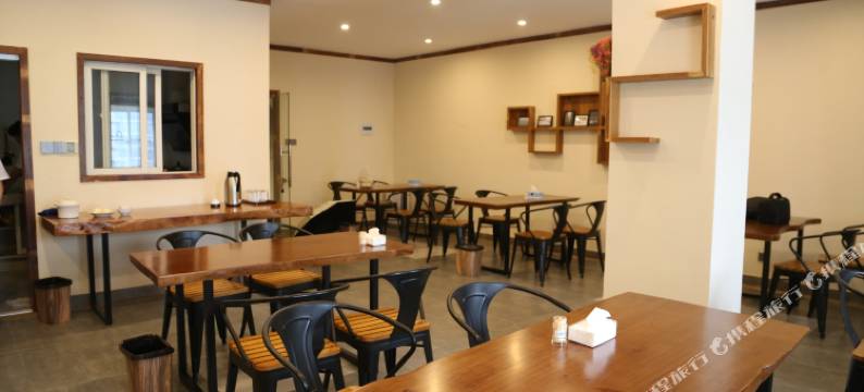 句容水月清华酒店(宁杭路崇明地铁站店)图片